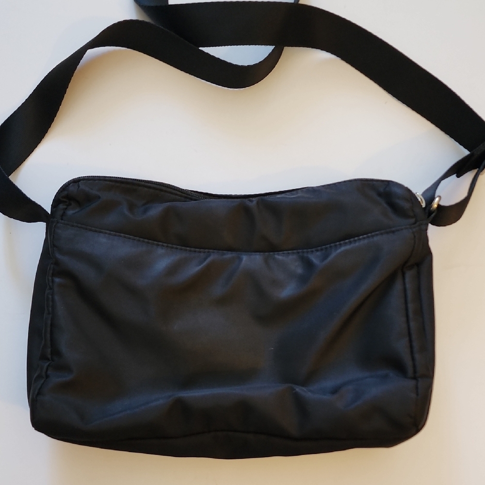 Hedgren Black Messenger Bag. EUC. - Picture 3 of 12